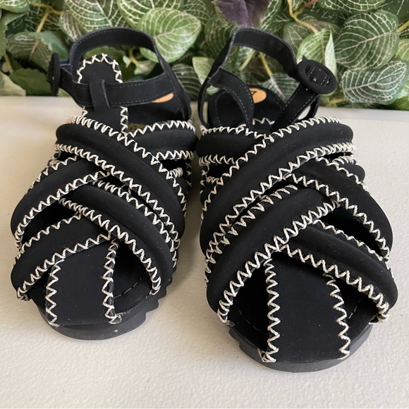 FARM Rio Zigzag Stitch Sandals Womens
L Black Leather Vegan Bohemian size 7 - Picture 3 of 8
